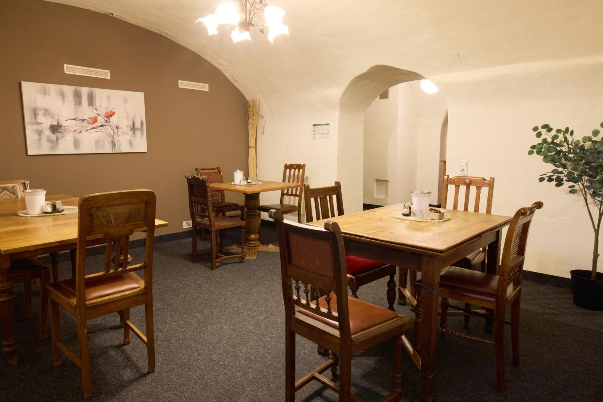 Bassermann Hostel *